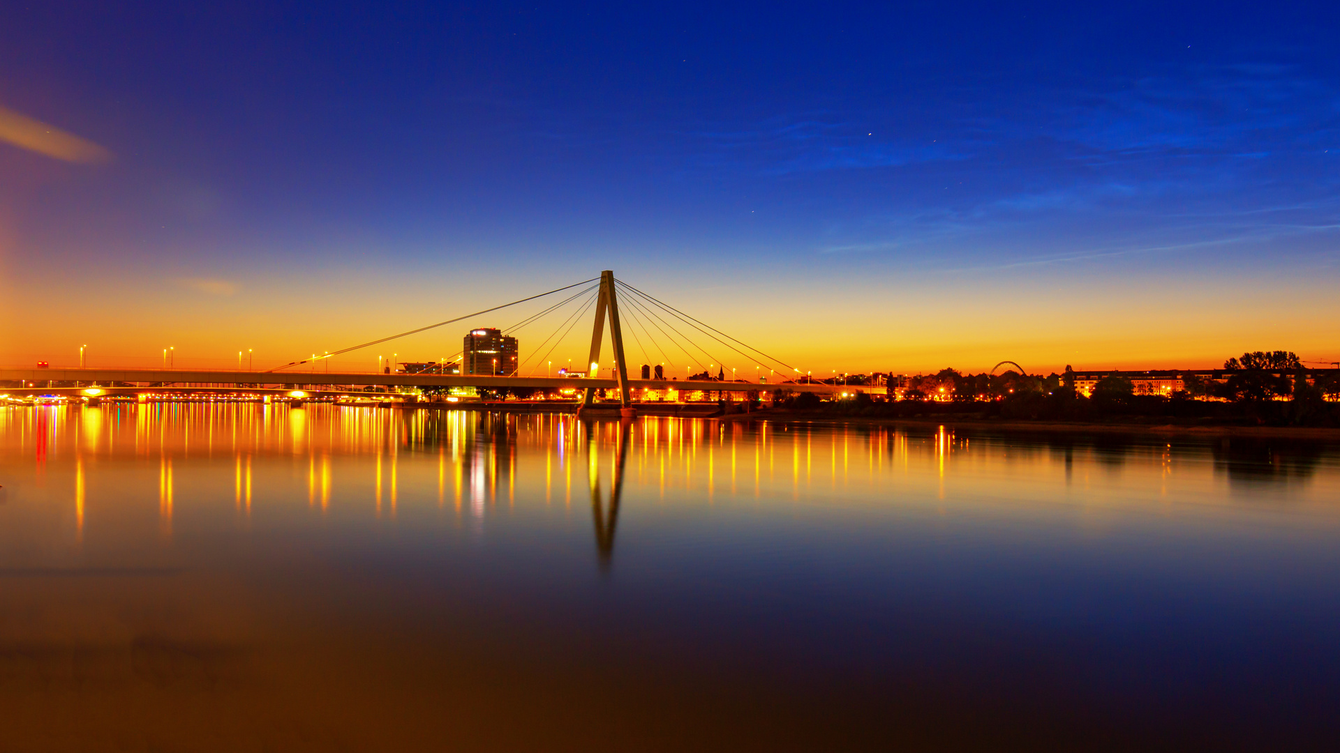 sonnenaufgang am Severinsbrücke