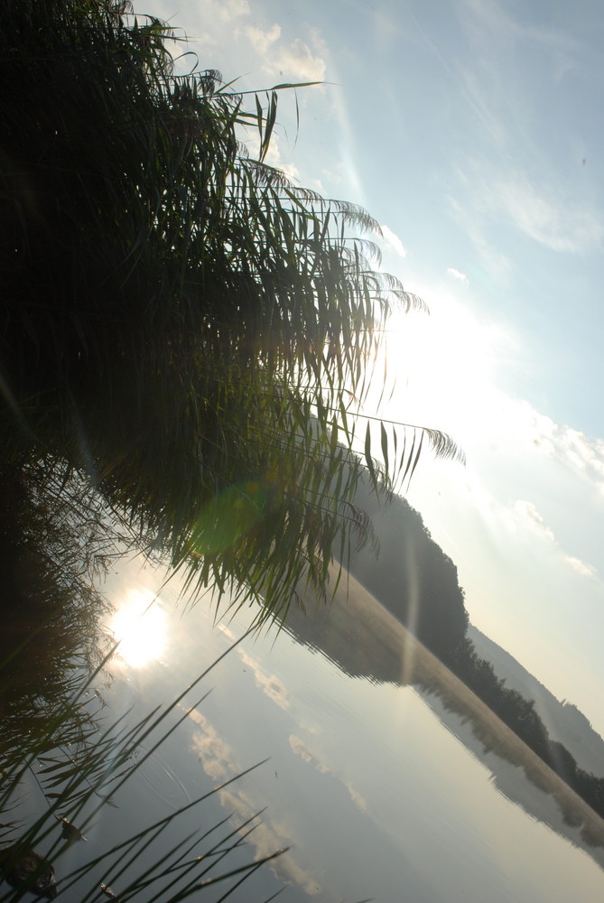 Sonnenaufgang am Stausee