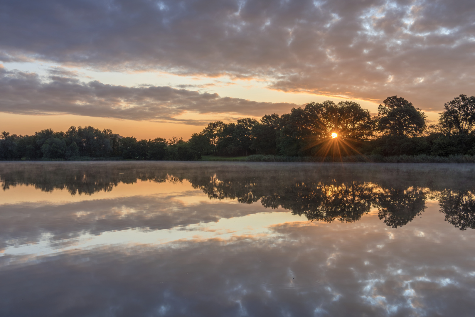 *Sonnenaufgang am Sterenbachsee*