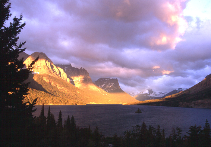 Sonnenaufgang am St.Mary´s Lake (Glacier Nat.P.)