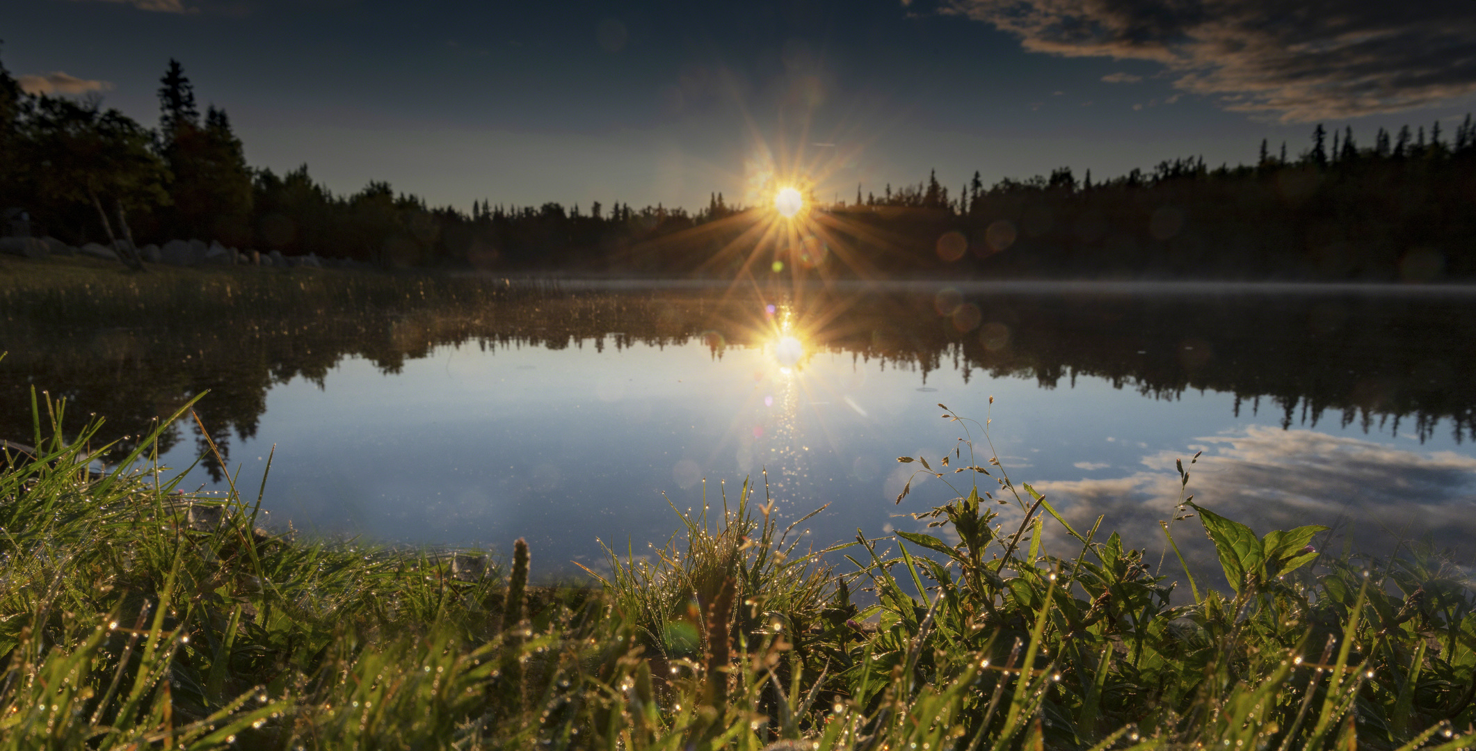 Sonnenaufgang am Stormy Lake in Alaska