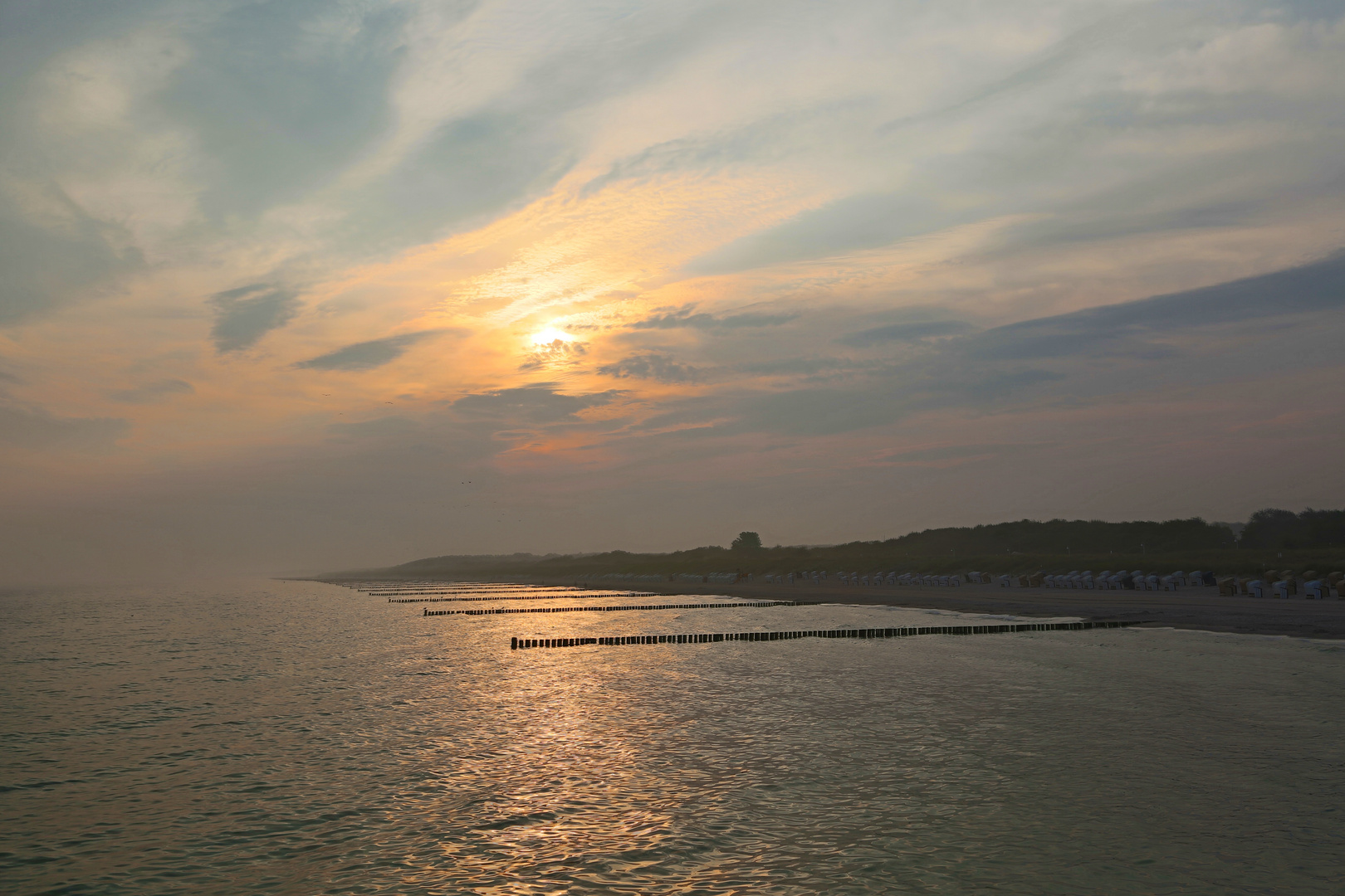 Sonnenaufgang am Strand II