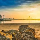 Sonnenaufgang am Strand in Abu Dhabi