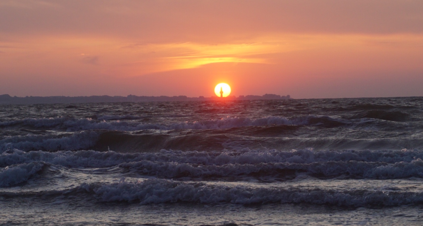 Sonnenaufgang am Strand mit Blick auf Neustadt / Aufklärungsturm !