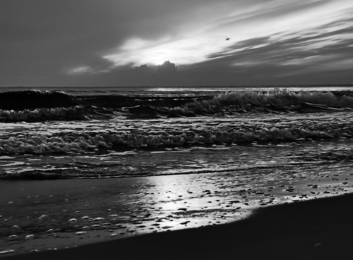 sonnenaufgang am strand von baabe ..