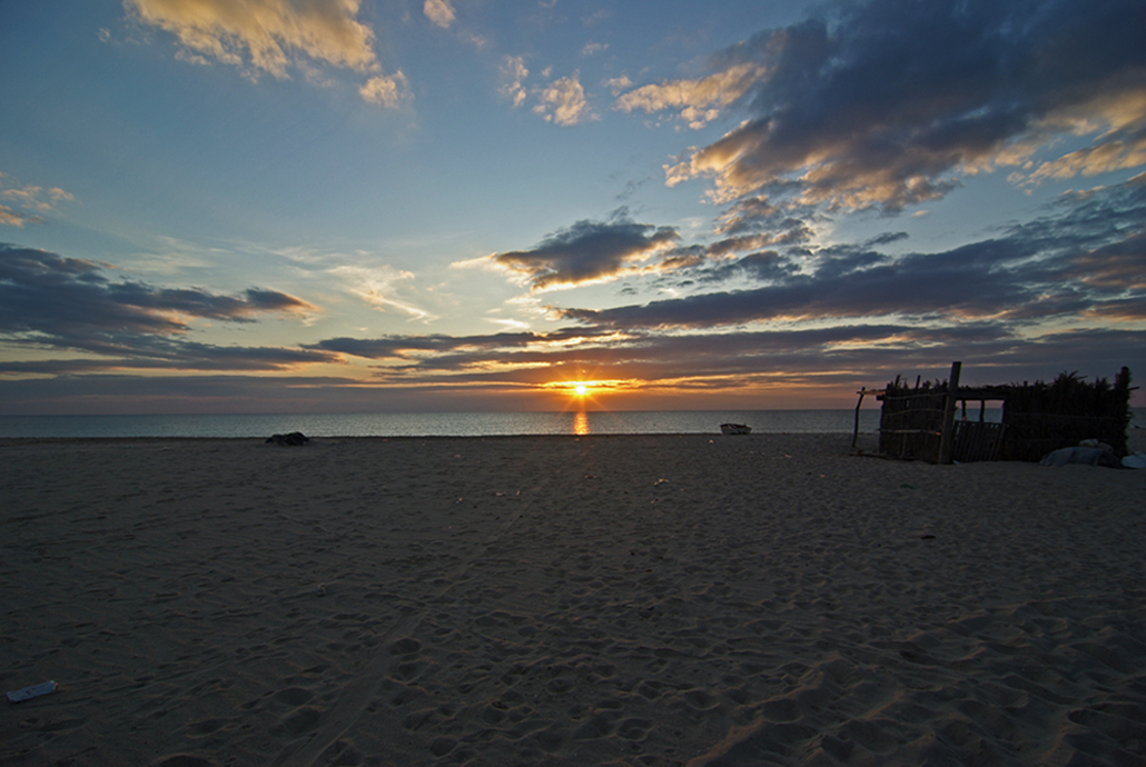 Sonnenaufgang am Strand von Bou Ficha