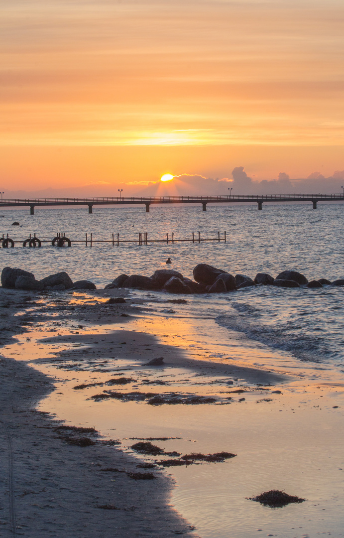 Sonnenaufgang am Strand von Grömitz