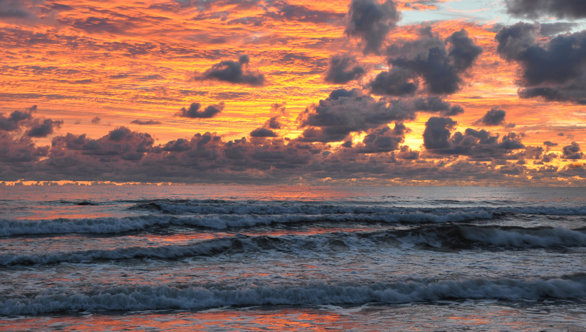 Sonnenaufgang am Strand von Juliusruh (Rügen)