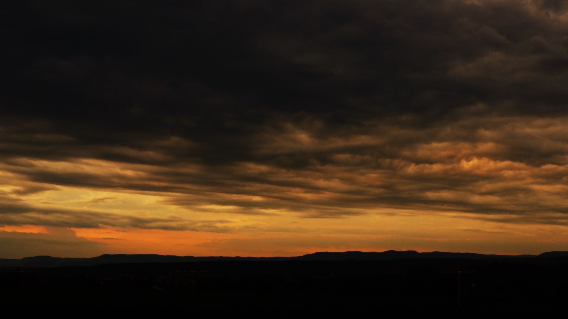 Sonnenaufgang am Stuttgarter Flughafen