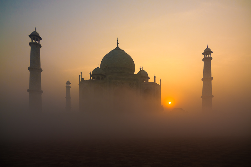 Sonnenaufgang am Taj Mahal