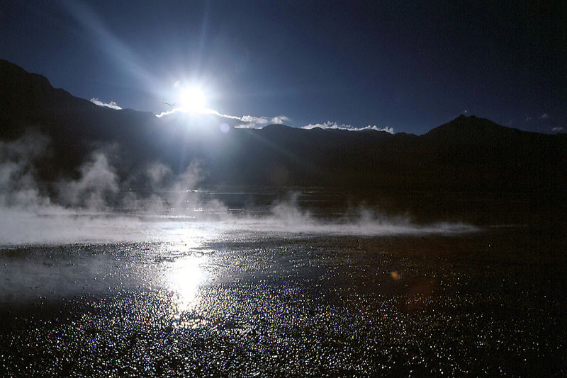 Sonnenaufgang am Tatio-Geysir