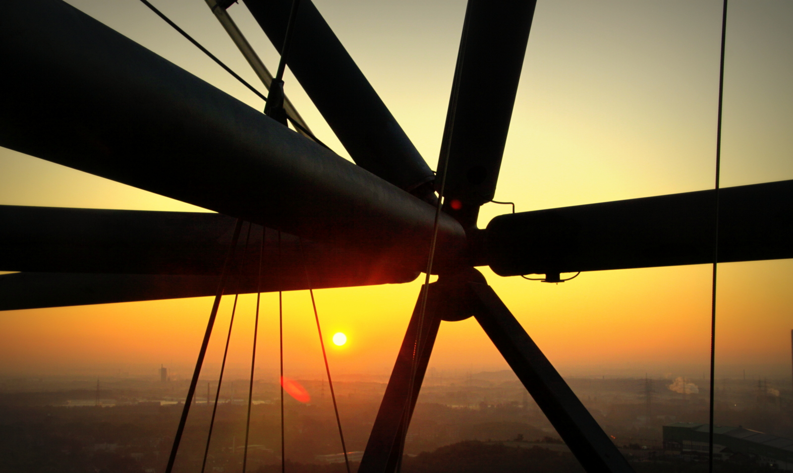 SONNENAUFGANG AM TETRAEDER