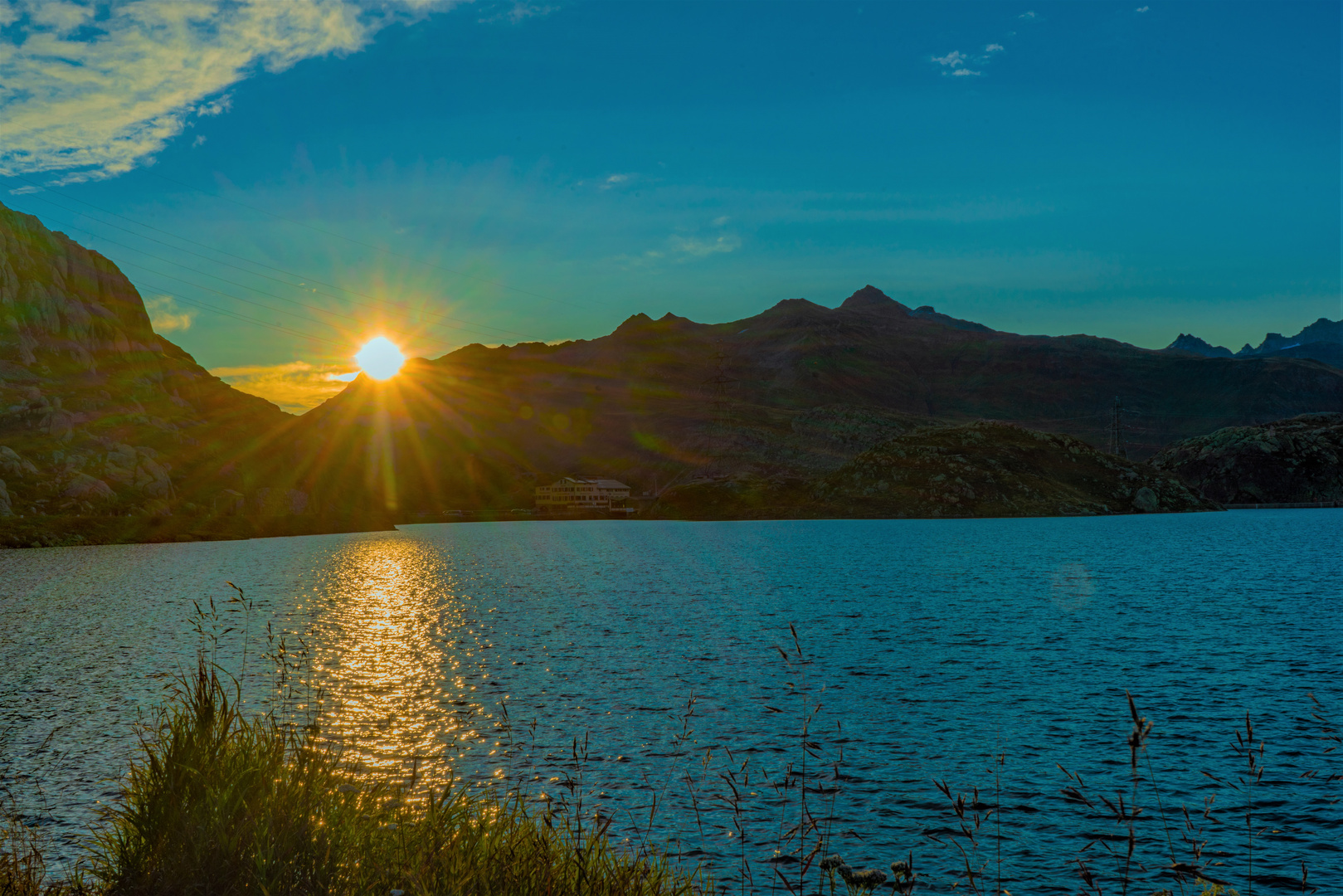 Sonnenaufgang am Totensee  (Grimsel Pass )