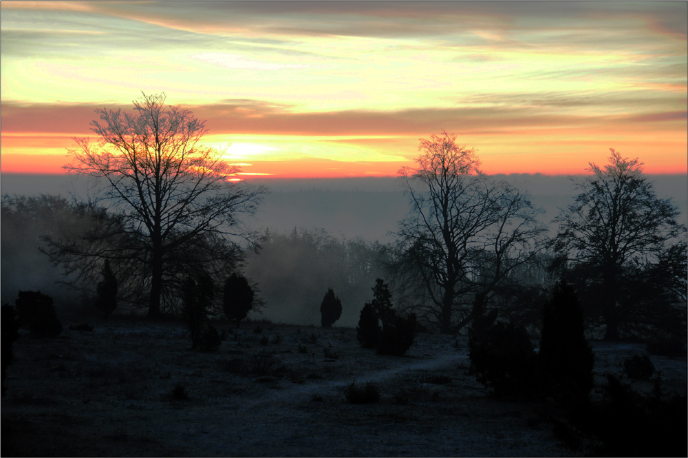 Sonnenaufgang am Volkmarsberg über dem Nebel