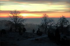 Sonnenaufgang am Volkmarsberg über dem Nebel