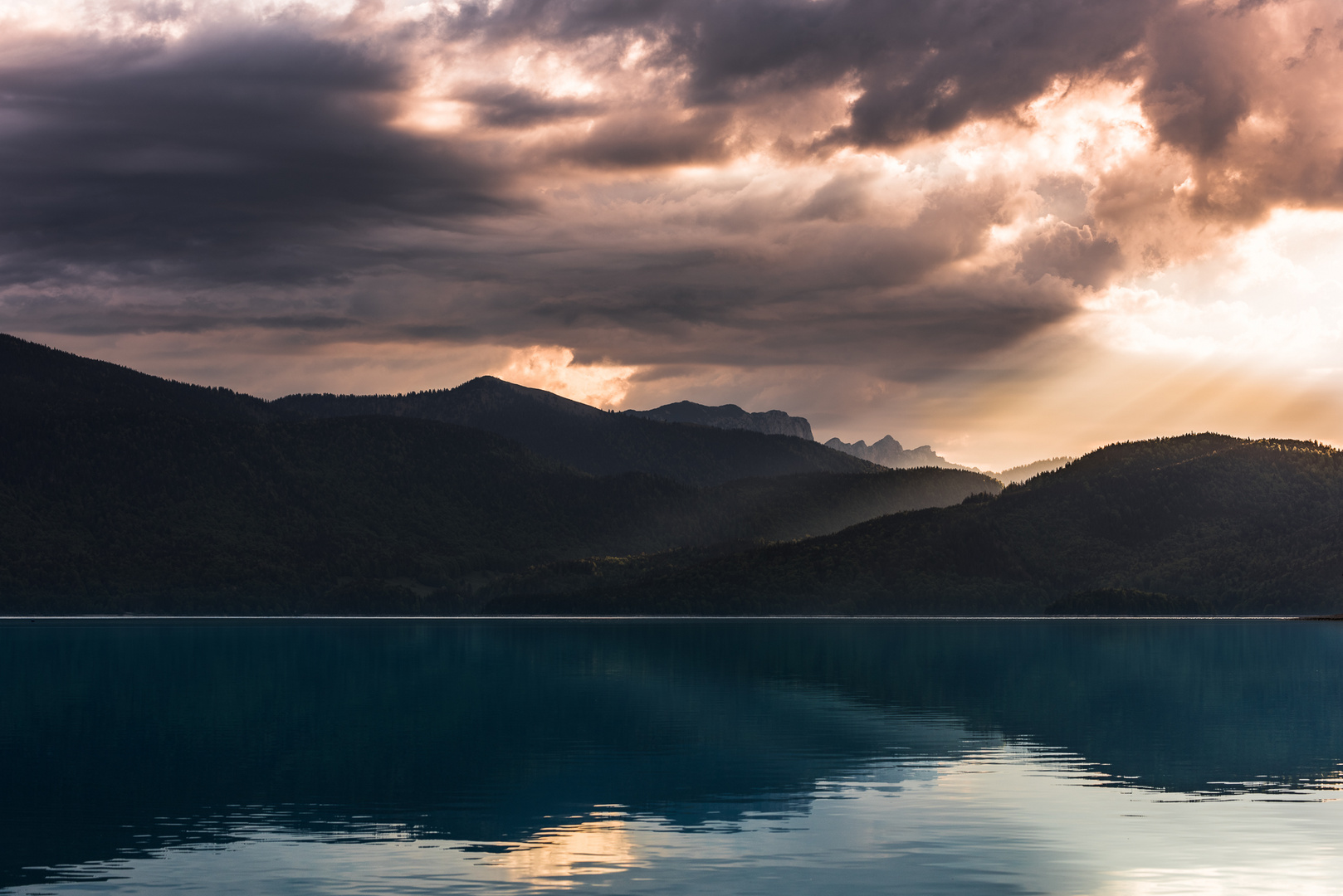 Sonnenaufgang am Walchensee - Bayern