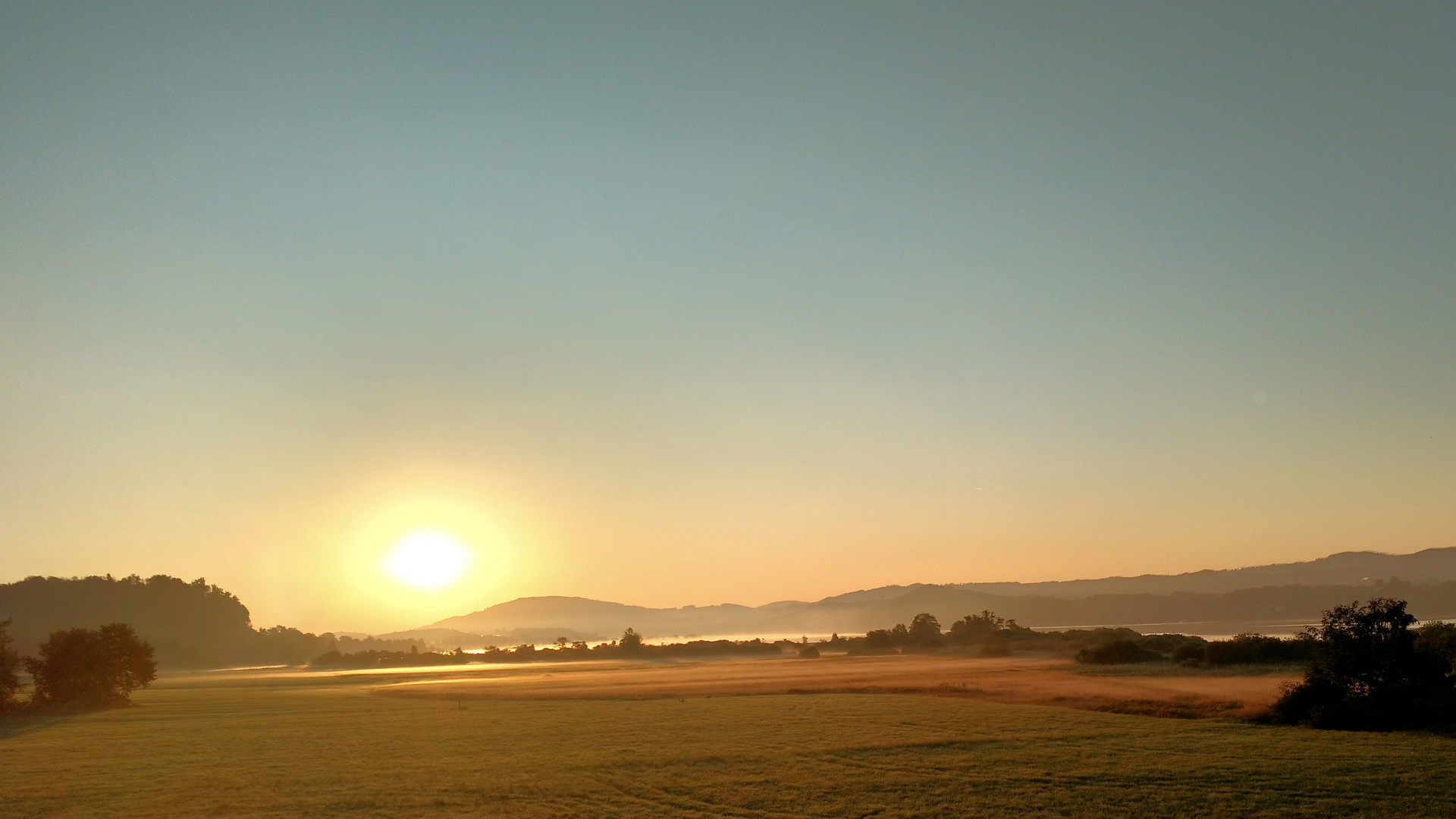 Sonnenaufgang am Wallersee