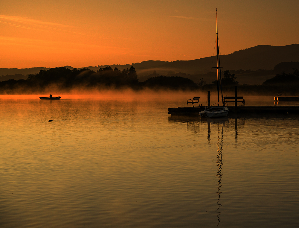 Sonnenaufgang am Wallersee.......