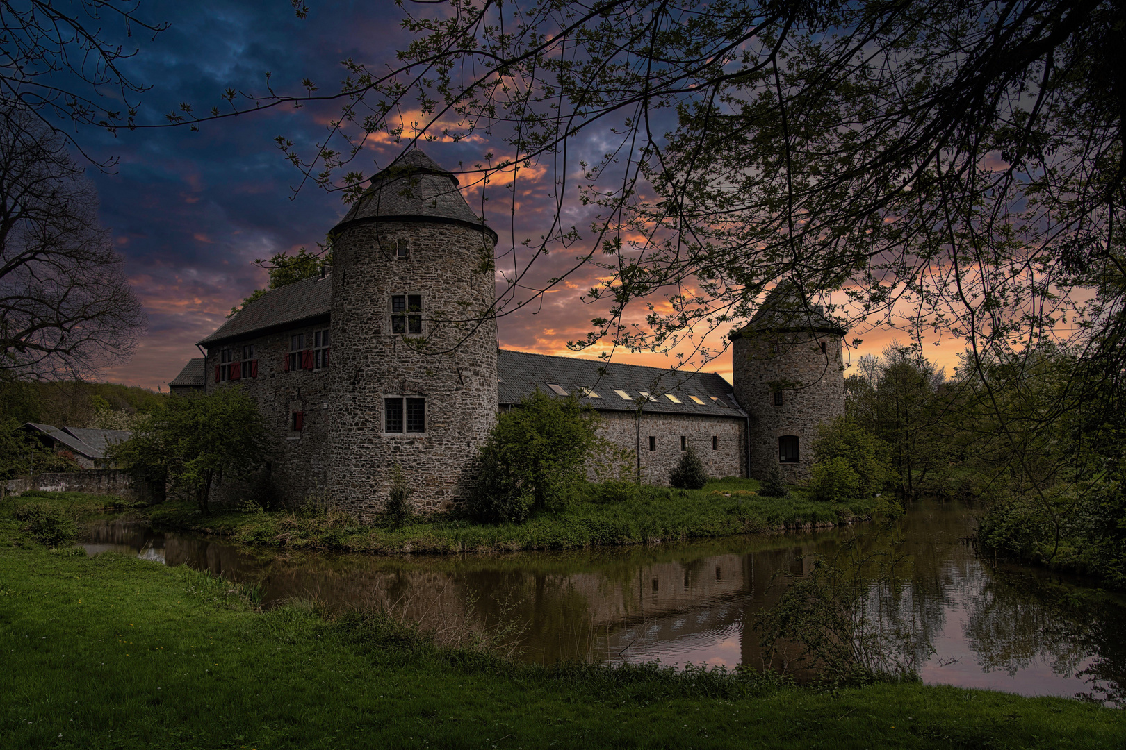 Sonnenaufgang am Wasserschloss