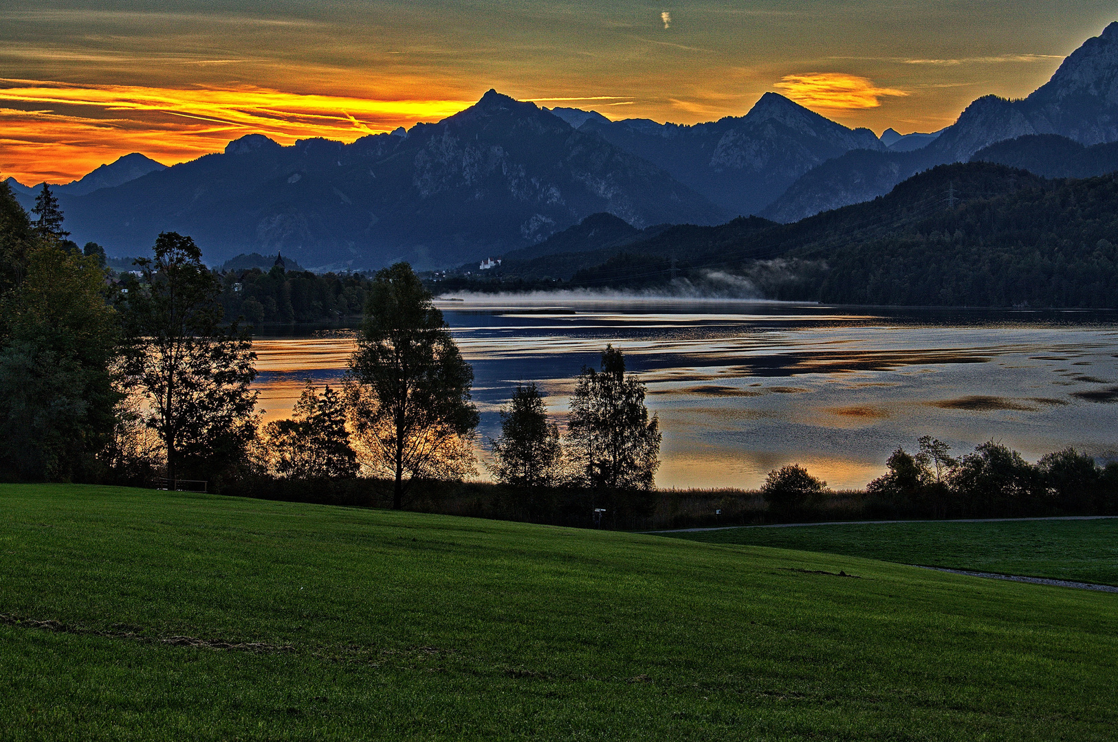 Sonnenaufgang am Weißensee bei Füssen