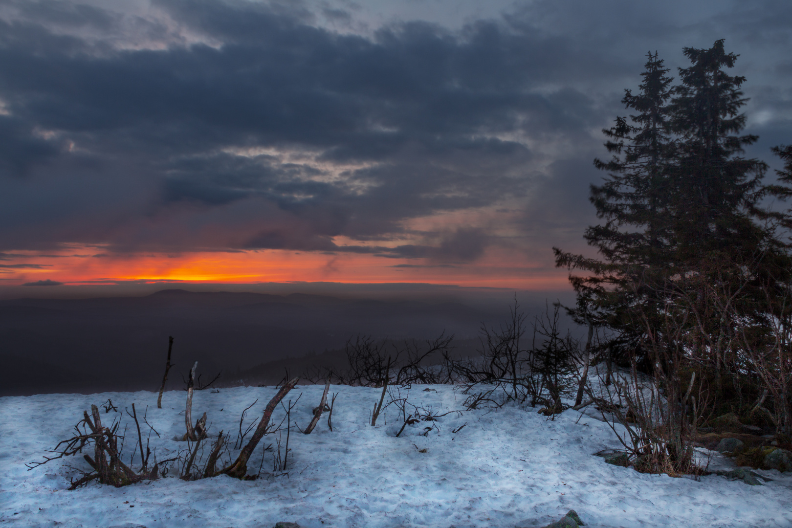 Sonnenaufgang am winterlichen Lusengipfel