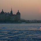 Sonnenaufgang am winterlichen Schloss Moritzburg