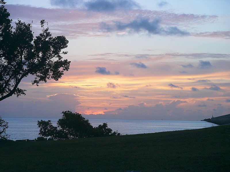 Sonnenaufgang an der 7-Meilen-Brücke in den Florida Keys