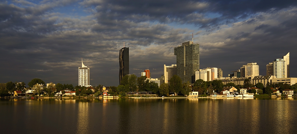 Sonnenaufgang an der Alten Donau in Wien