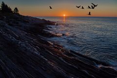 Sonnenaufgang an der Atlantikküste in Maine, USA