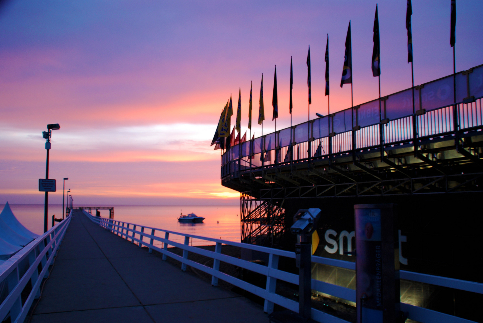 Sonnenaufgang an der Beachvolleyball-Arena in Timmendorfer Strand