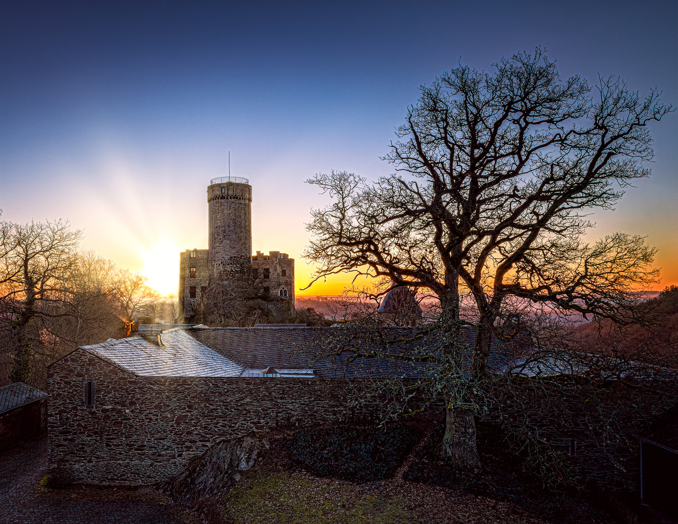 Sonnenaufgang an der Burg Pyrmont