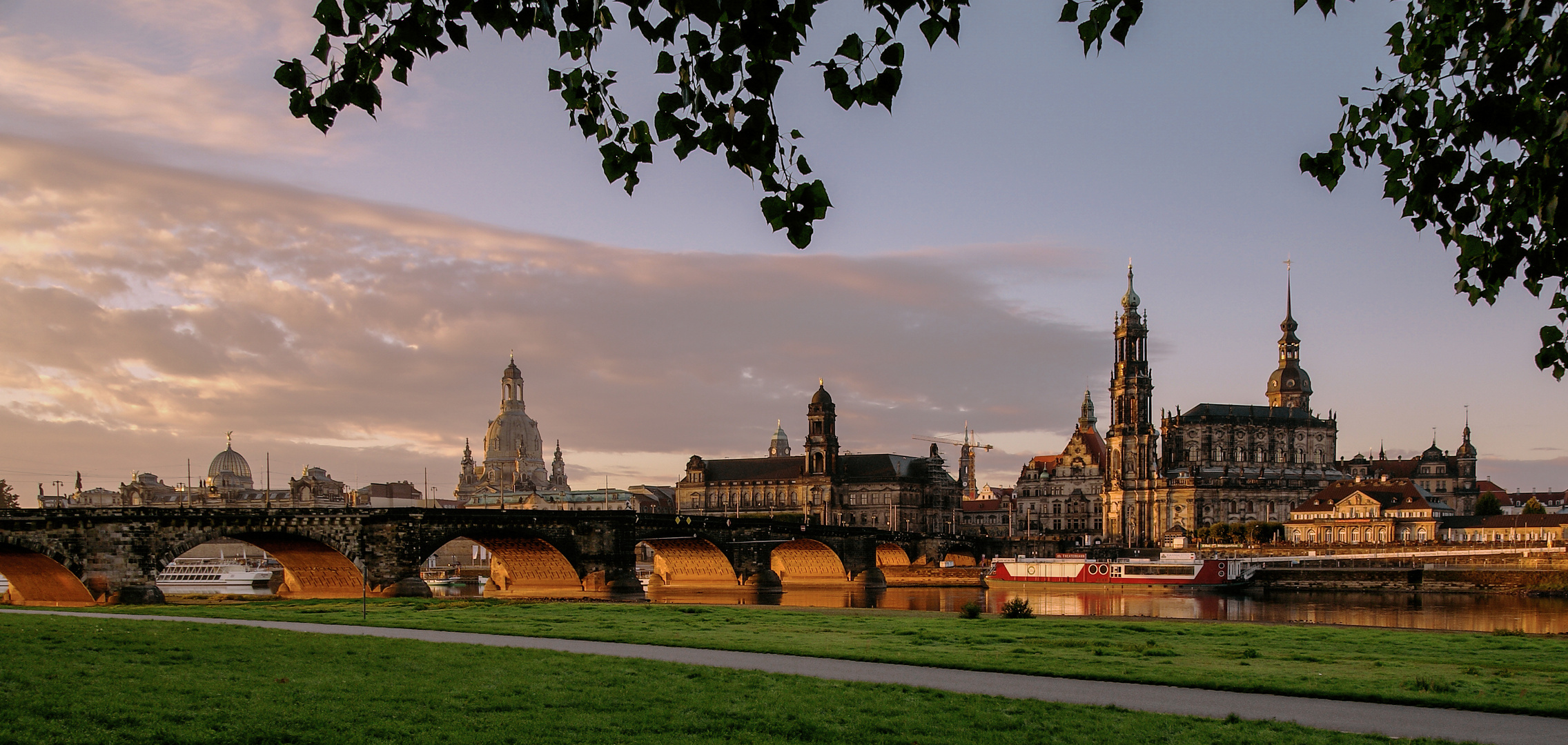 Sonnenaufgang an der Elbe