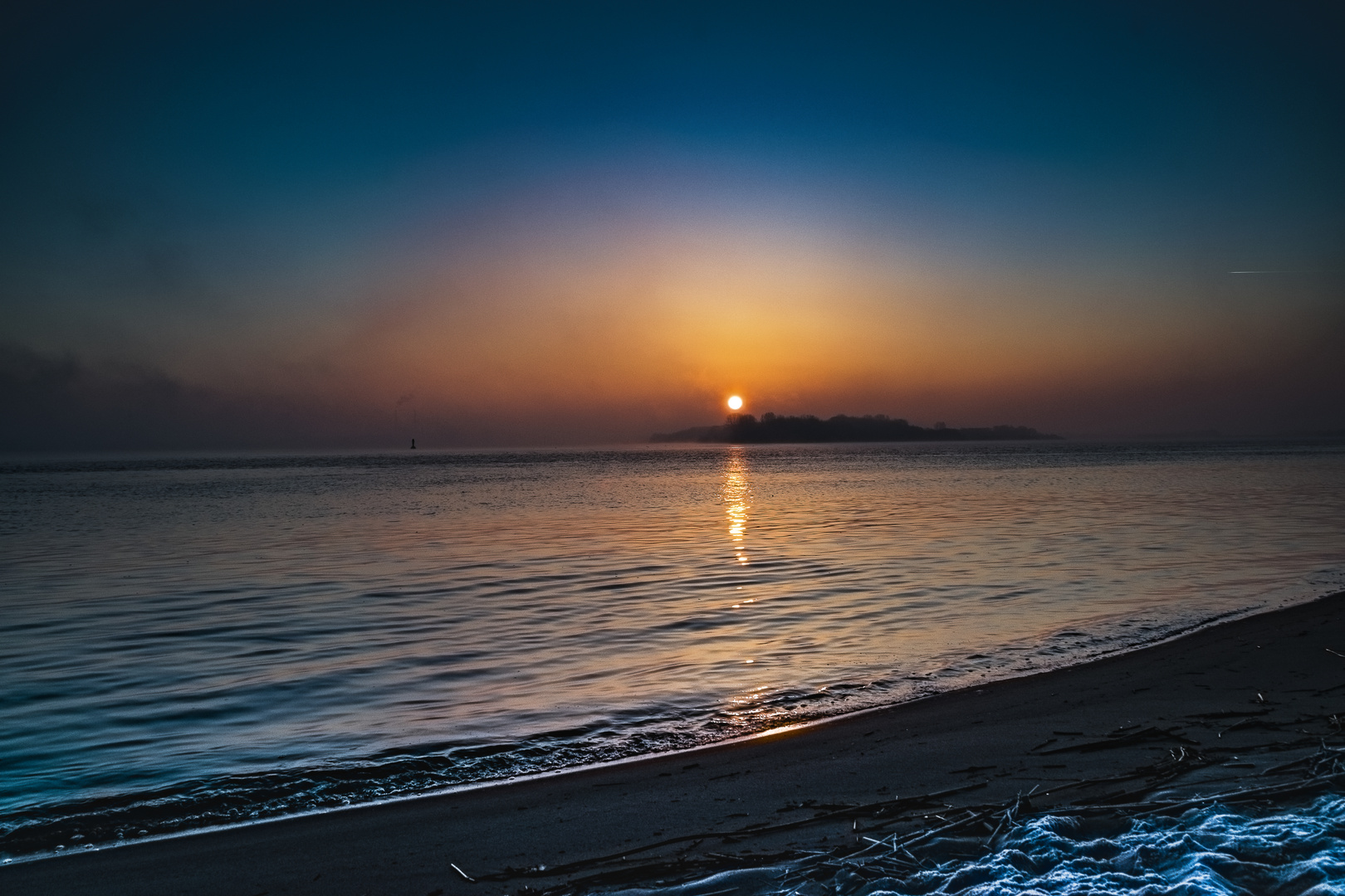 Sonnenaufgang an der Elbe