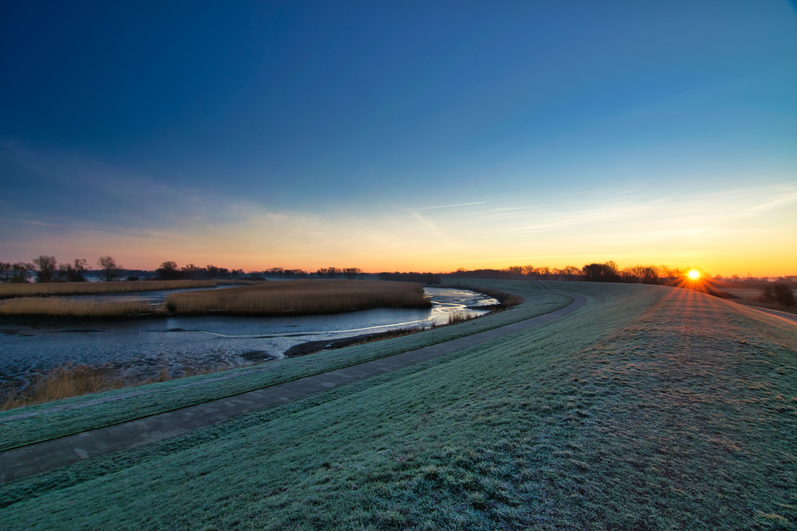 Sonnenaufgang an der Elbe bei Laßrönne