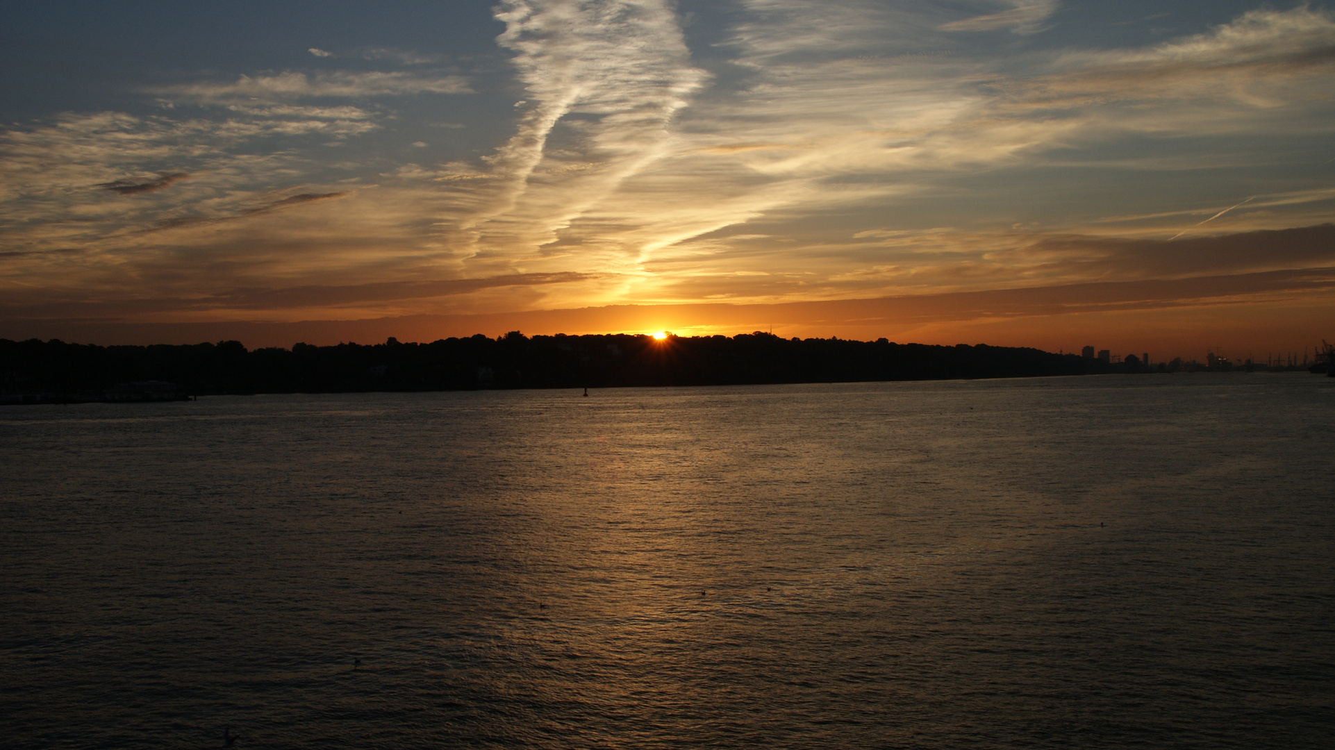 Sonnenaufgang an der Elbe