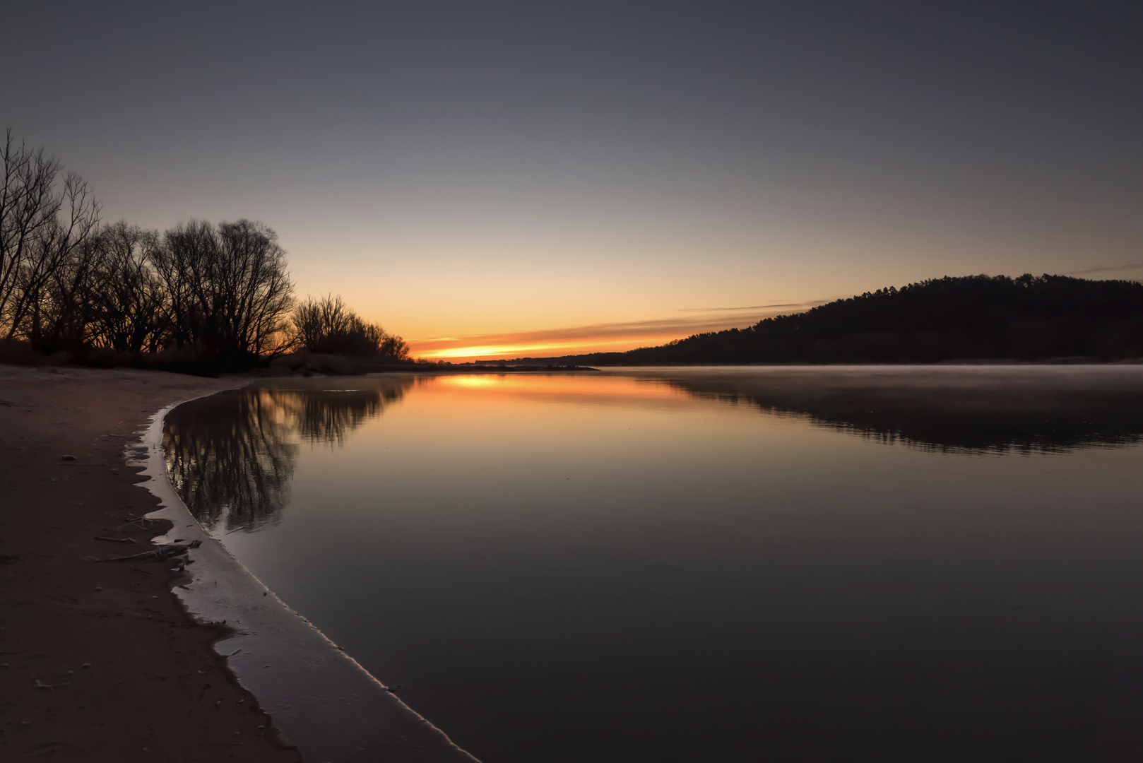 Sonnenaufgang an der Elbe Winter 2021