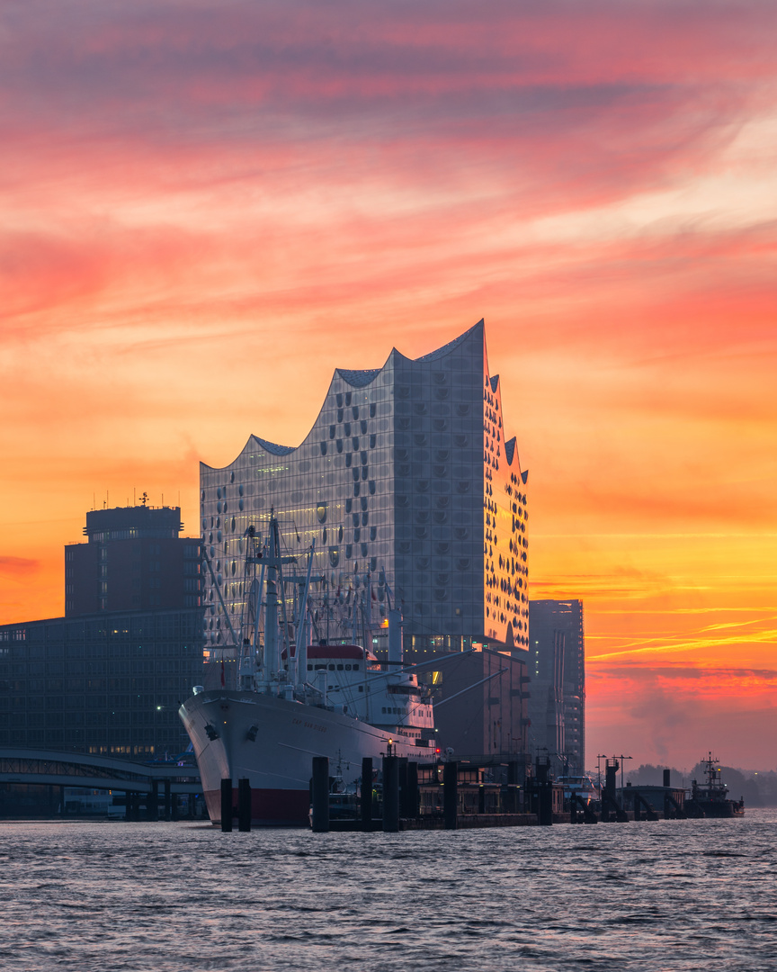 Sonnenaufgang an der Elbphilharmonie