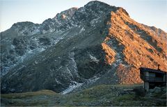 Sonnenaufgang an der Flaggerschartenhütte