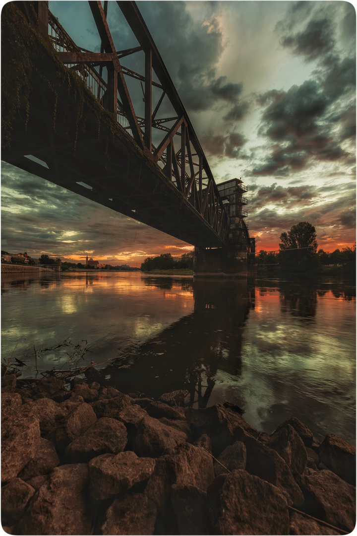 Sonnenaufgang an der Hubbrücke 