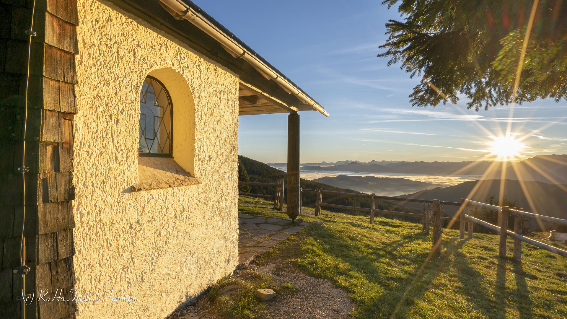 Sonnenaufgang an der Kapelle "Maria auf den Almen" - Teisenberg