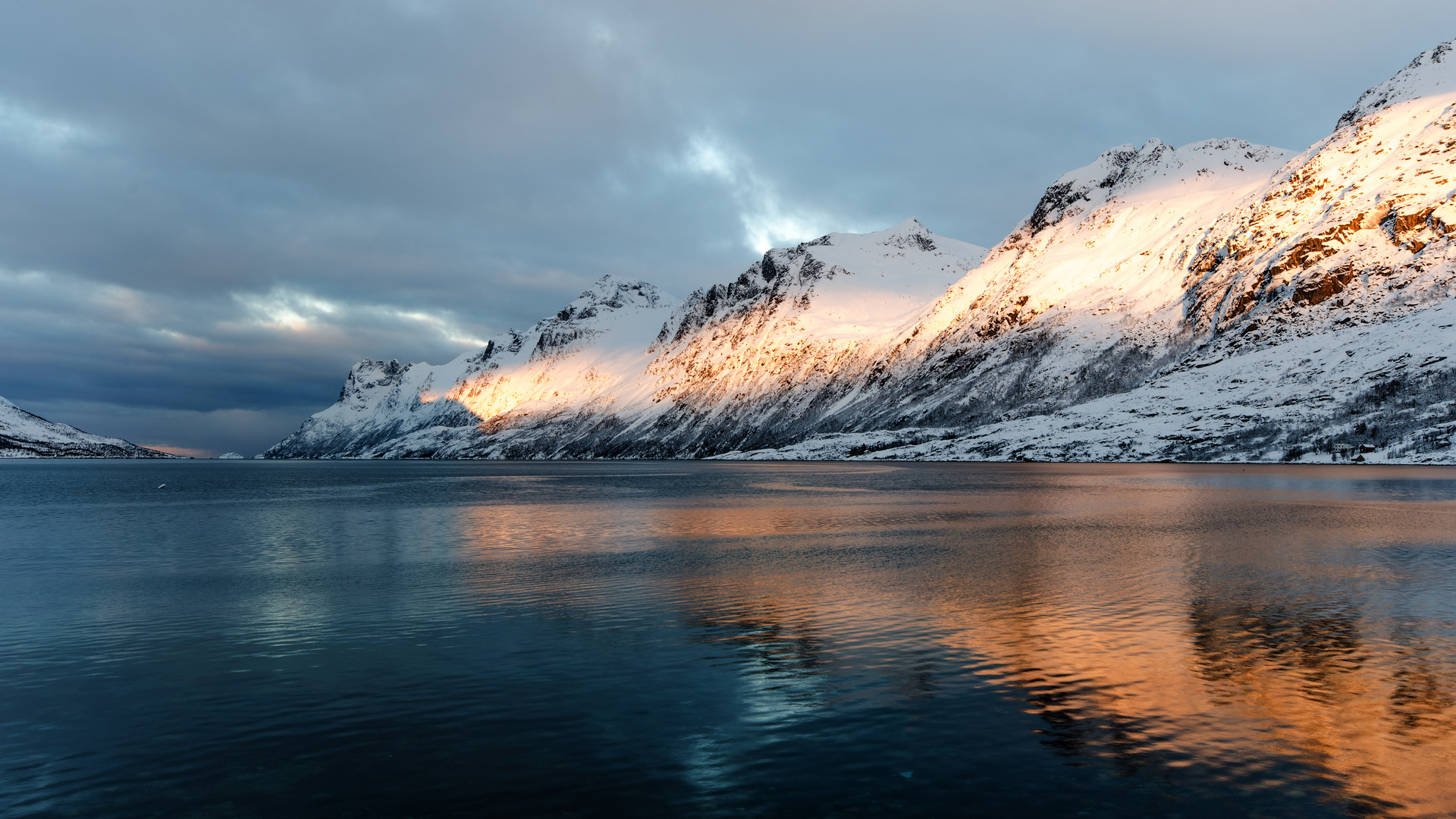 Sonnenaufgang an der Küste Norwegens