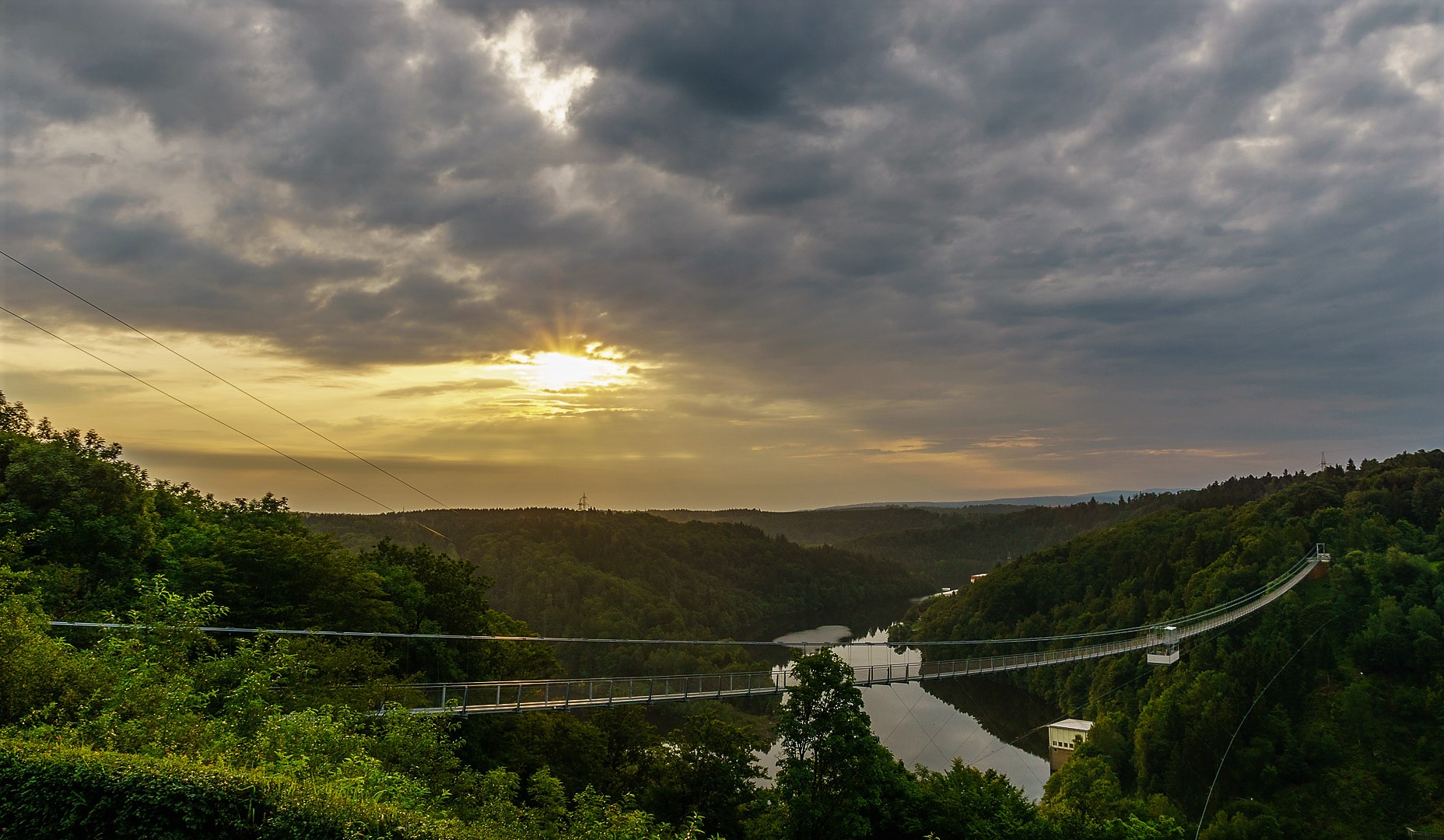 Sonnenaufgang an der längsten Hängebrücke Deutschlands