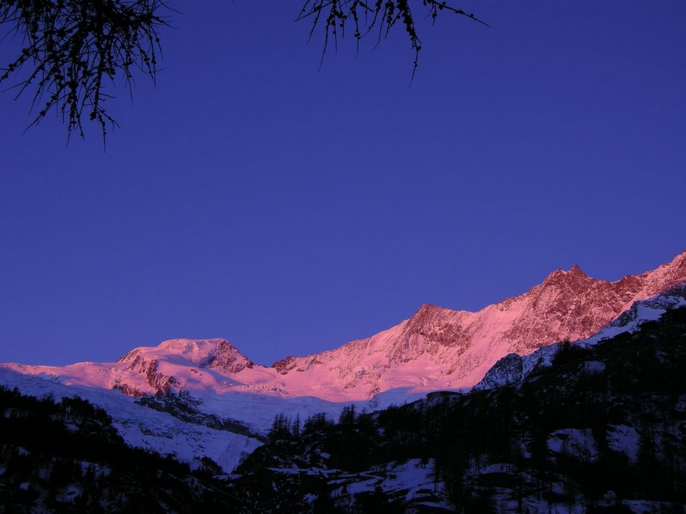 Sonnenaufgang an der Mischabelgruppe im Saastal