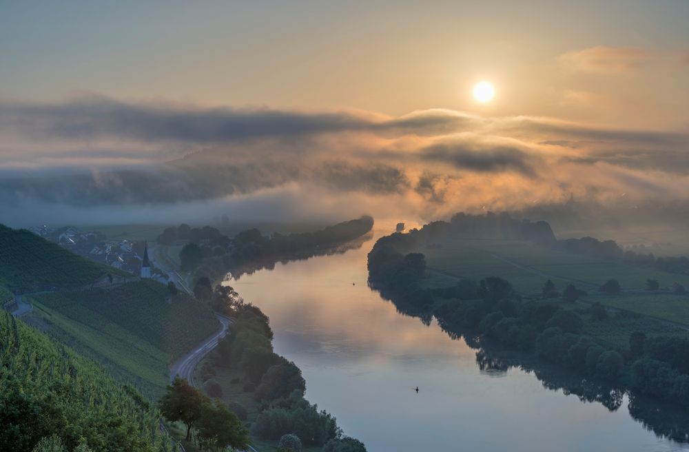 *Sonnenaufgang an der Mittelmosel*