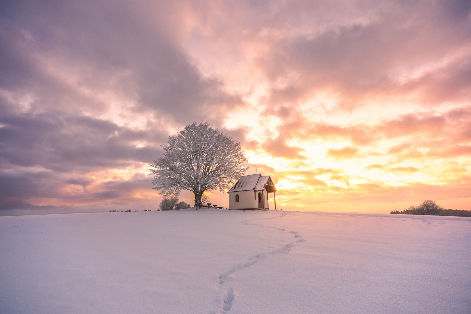 Sonnenaufgang an der Muglhof Kapelle