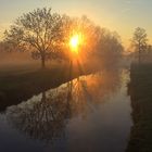 Sonnenaufgang an der Niers im Morgennebel