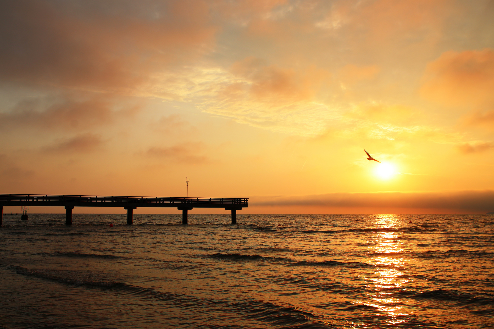 Sonnenaufgang an der Ostsee Trave