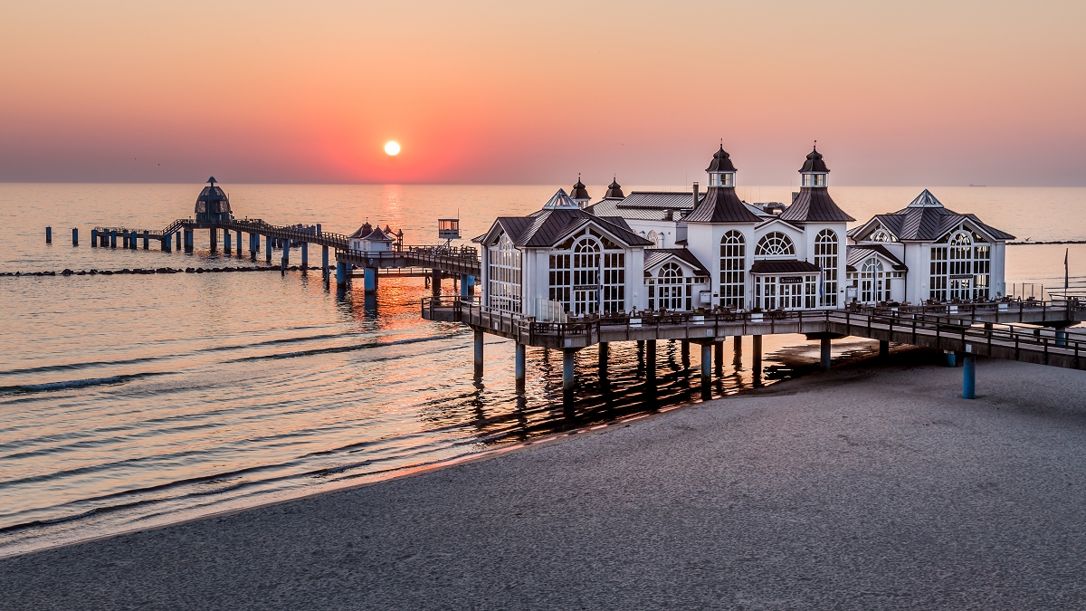 Sonnenaufgang an der Seebrücke Sellin