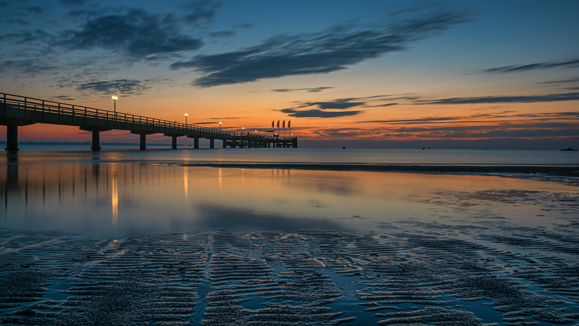 Sonnenaufgang an der Seebrücke von Scharbeutz