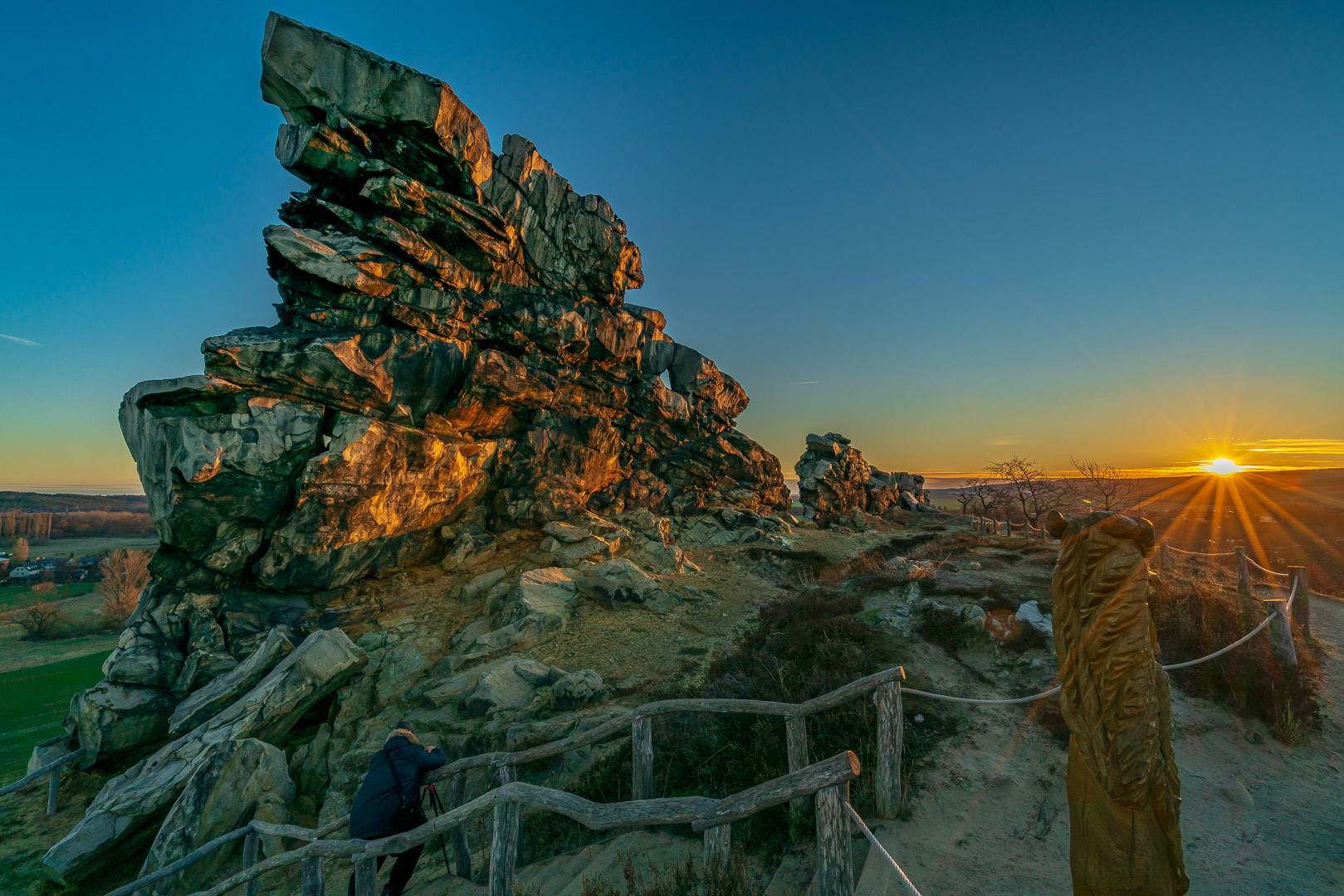 Sonnenaufgang an der Teufelsmauer in Weddersleben